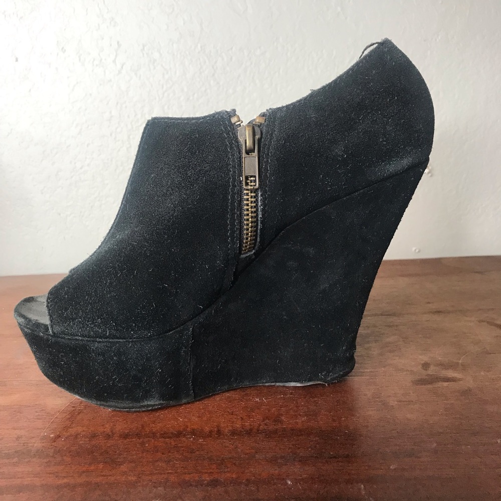 REDUCED | Steve Madden Black Suede Wedge